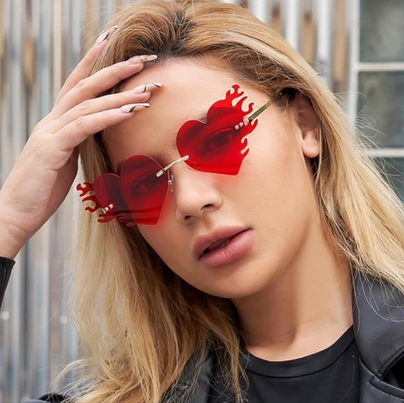 NEW! HEART ON FIRE ❤️ 🔥 Sunglasses. - Picture 1 of 7